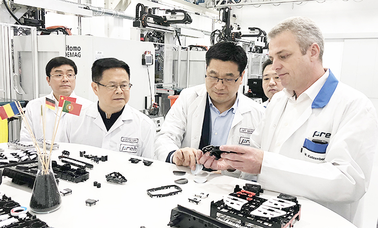 郑栅洁考察腾博会官网欧洲1 官网使用.jpg