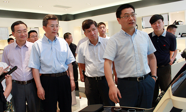 丽水市委书记王永康一行莅临腾博会官网集团旅行调研。。。 官网使用.jpg