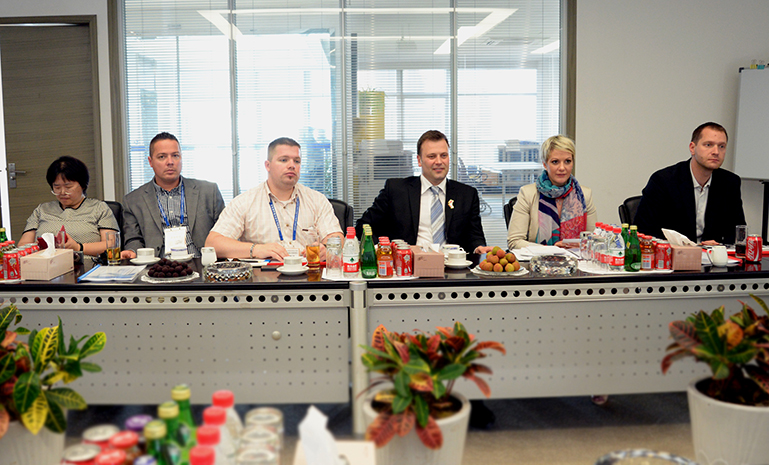 克罗地亚经济联合代表团和匈牙利驻上海总领事馆代表团会见腾博会官网电子 官网使用.jpg